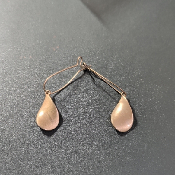 coldcreek water Jewelry - Chic Gold Teardrop Earrings
